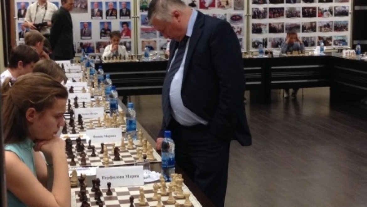 Шах и мат: Анатолий Карпов провел сеанс с 20 шахматистами Оренбурга