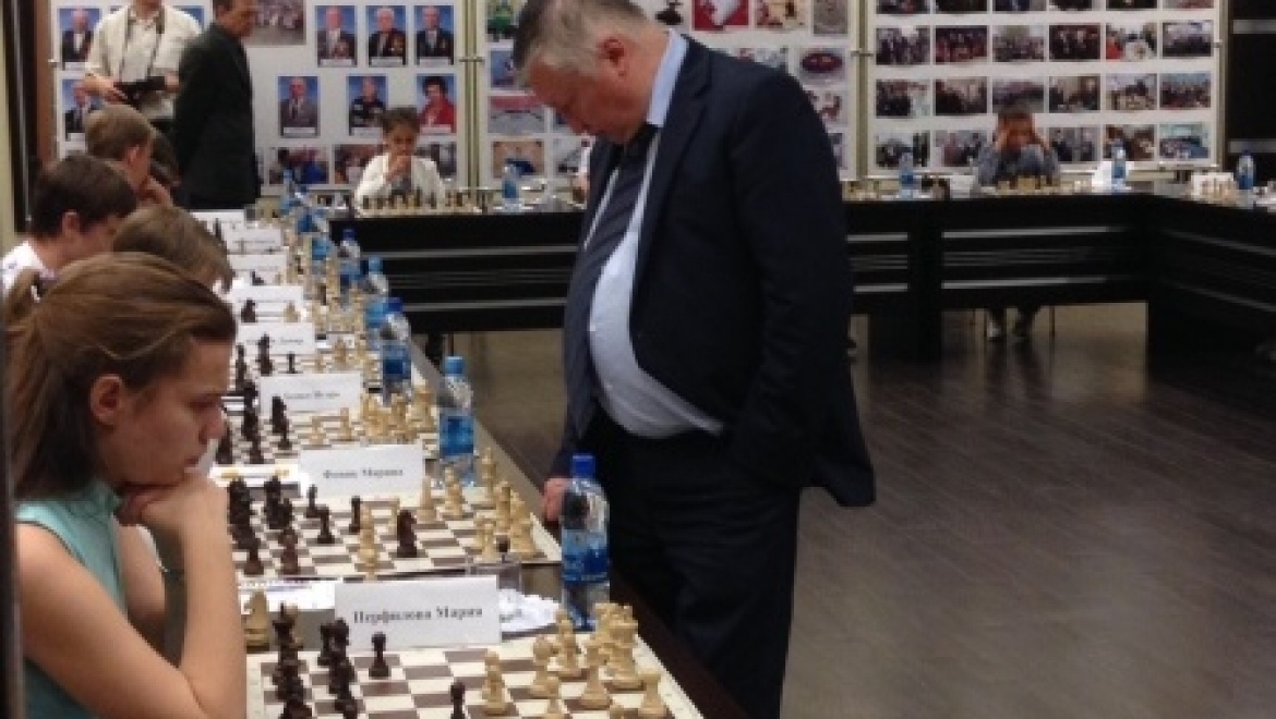 Шах и мат: Анатолий Карпов провел сеанс с 20 шахматистами Оренбурга