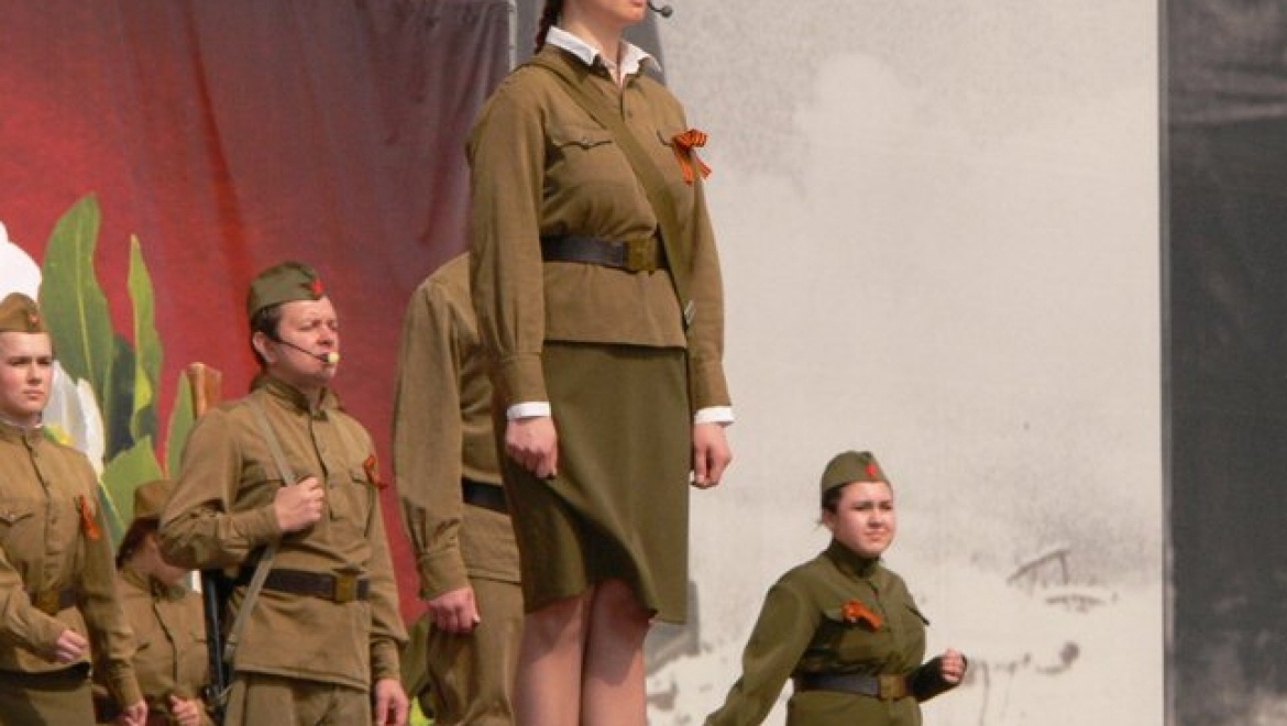 Молодые исполнители из разных городов Татарстана споют песни военных лет