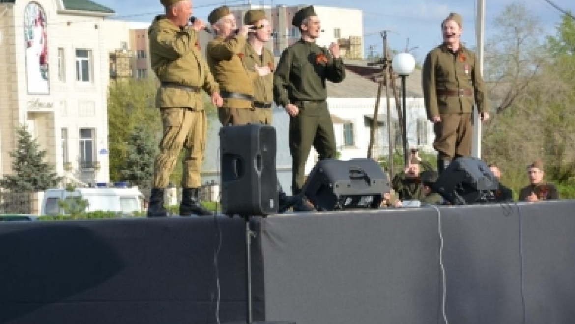 Полицейские организовали организовали праздничный концерт в сквере имени майора милиции Виктора Самохина