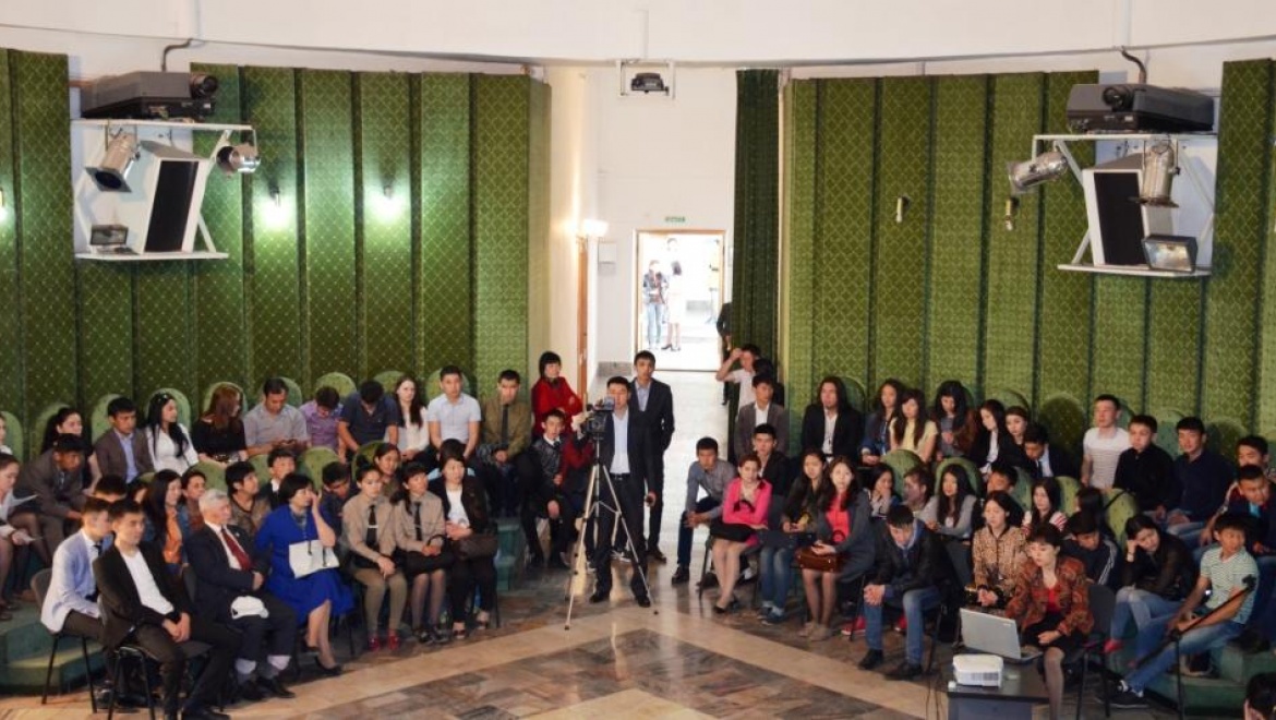 В музее-заповеднике Абая прошел литературно-познавательный вечер, посвященный празднику Великой Победы