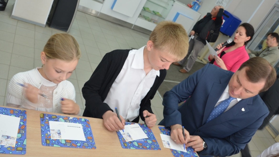 Оттиск штемпеля был поставлен на марку с изображением ликов Кирилла и Мефодия