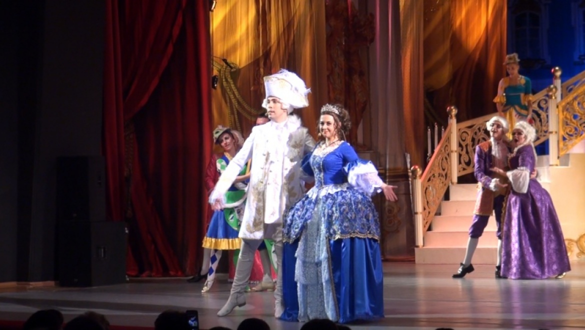 Жители Орска увидят лучшие спектакли театра музкомедии