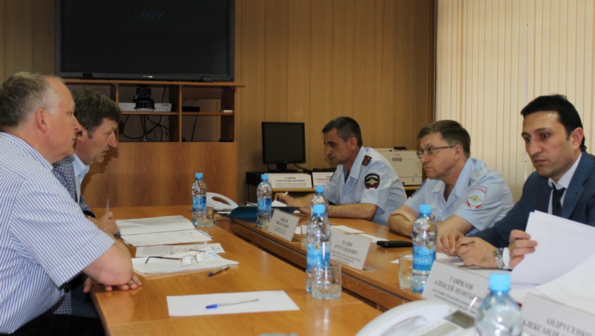 Депутаты вместе с гражданами пришли на личный прием к генералу