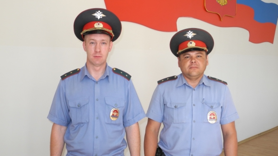 Полицейские спасли девушку от самоубийства