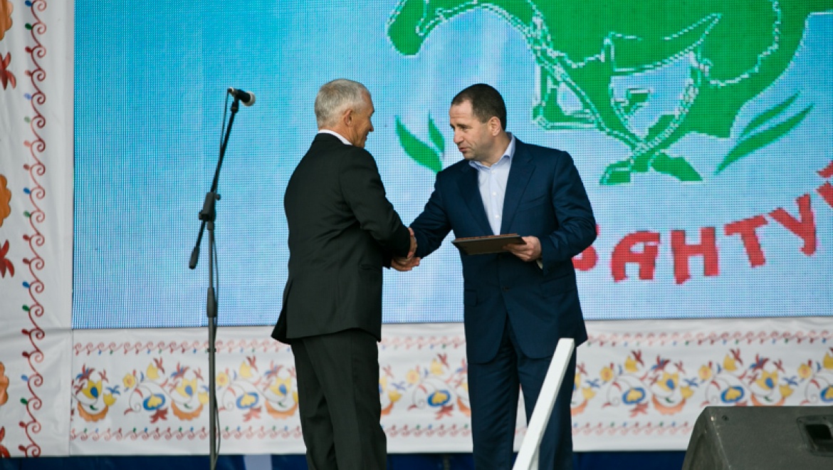 Тракторист-машинист получил благодарность от полпреда