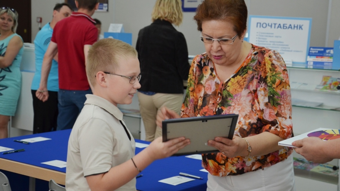 В Оренбурге наградили самых читающих школьников
