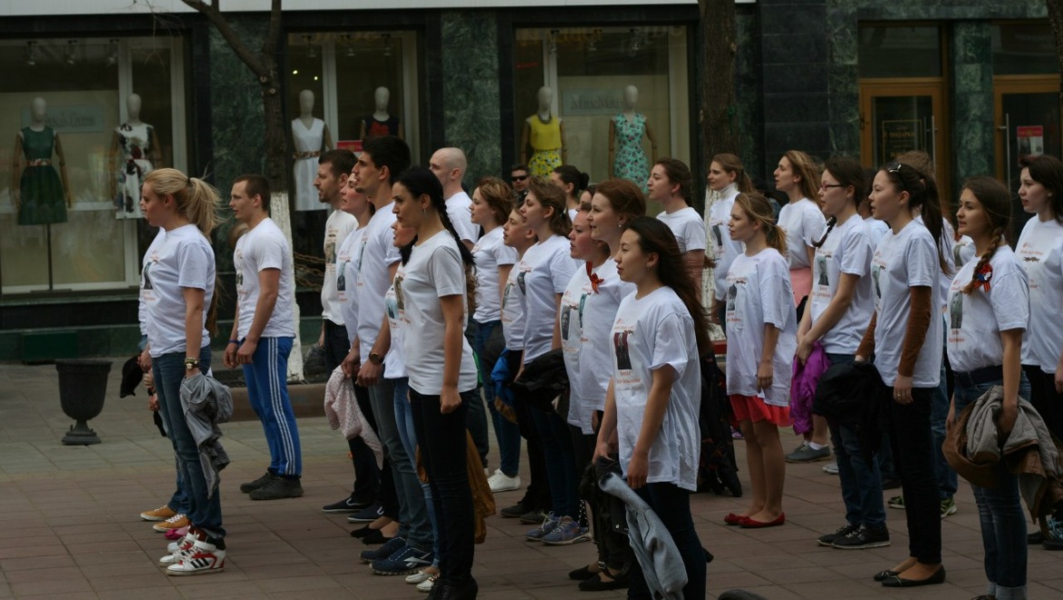 Благотворительный фонд «Будь Человеком!» представил видео флеш-моба с улицы Советской 