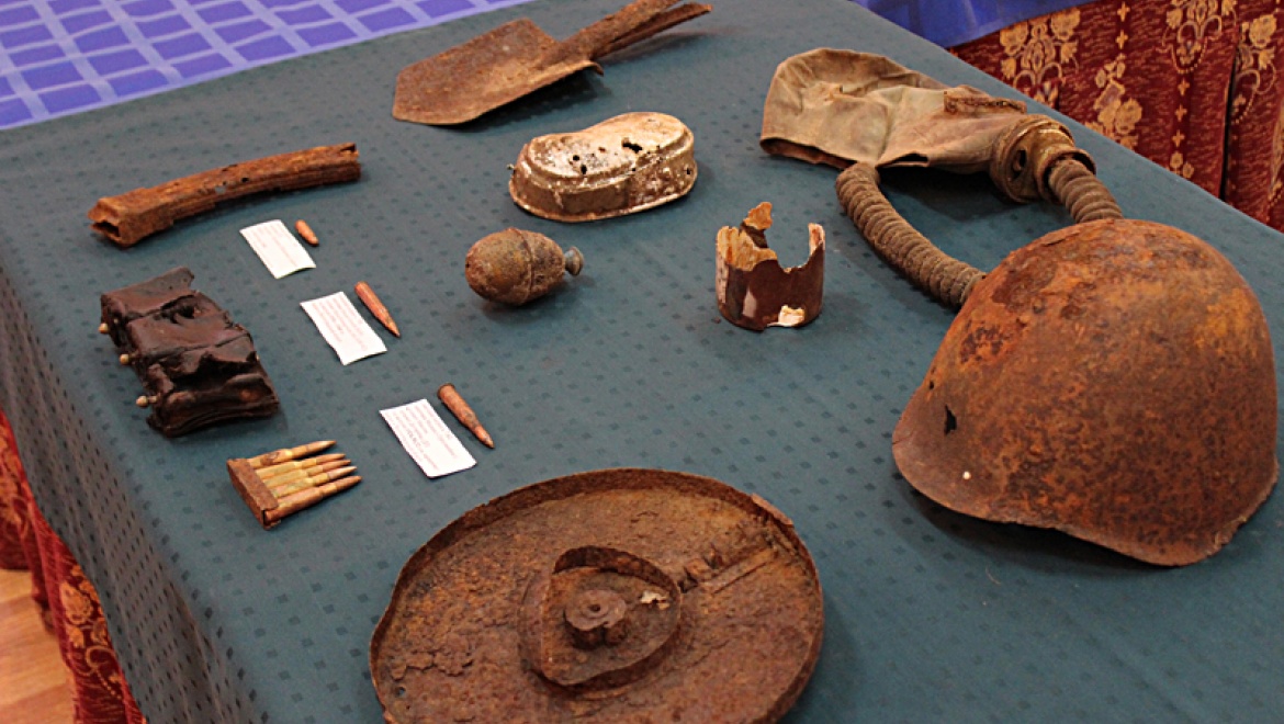 Поисковый отряд передал в дар музею ценные находки