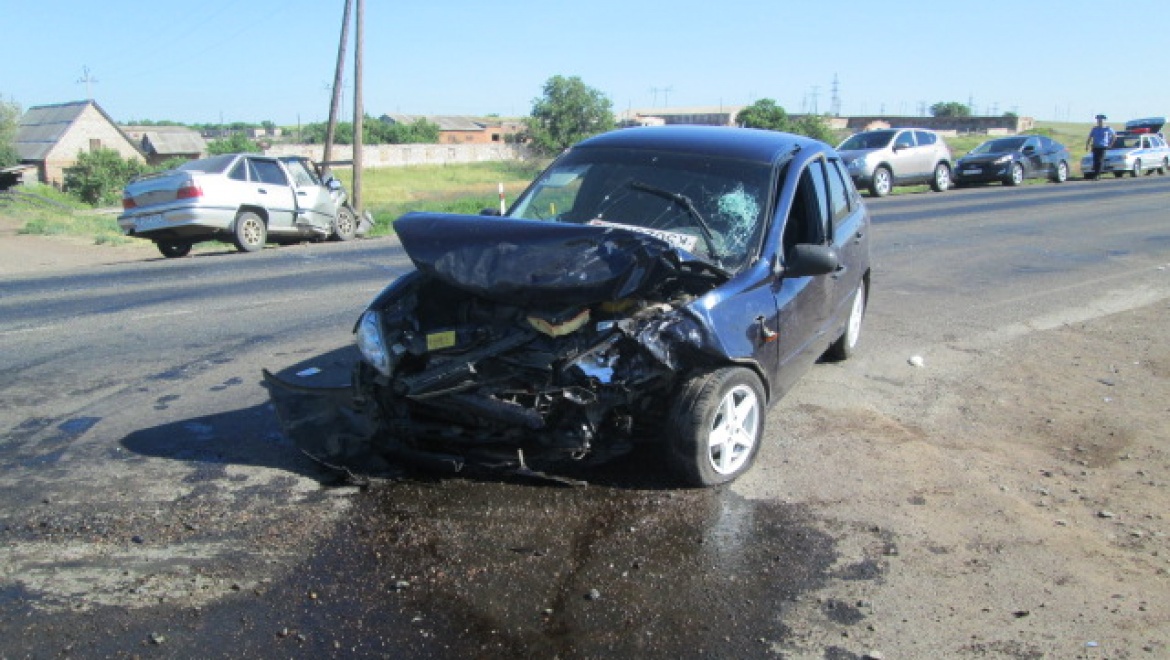 "Калина" и "Нексия" встретились в ДТП в районе поселка Татарская Каргала
