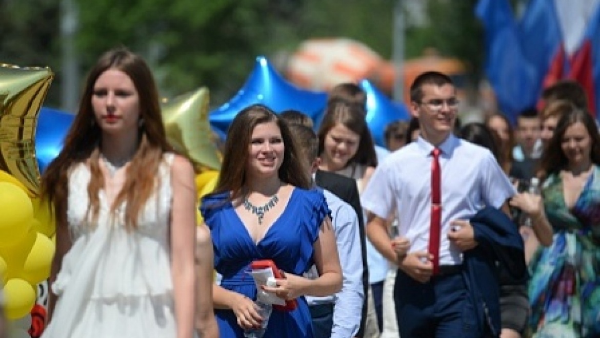 На губернаторский бал «Золотая Россия-2015» собрались более трех тысяч выпускников