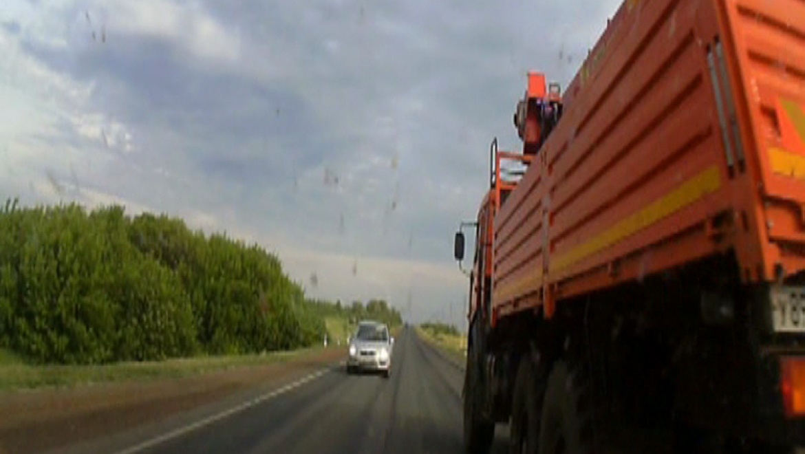 «Субару» и «Форд» встретились в лобовом на трассе М-5 Урал (видео)