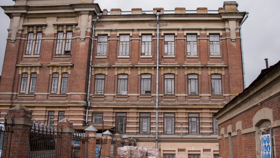 Рустам Минниханов ознакомился с проектом реставрации здания бывшей Шамовской больницы