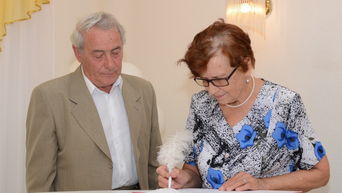 В Кировском отделе ЗАГС Казани отпраздновали День семьи, любви и верности