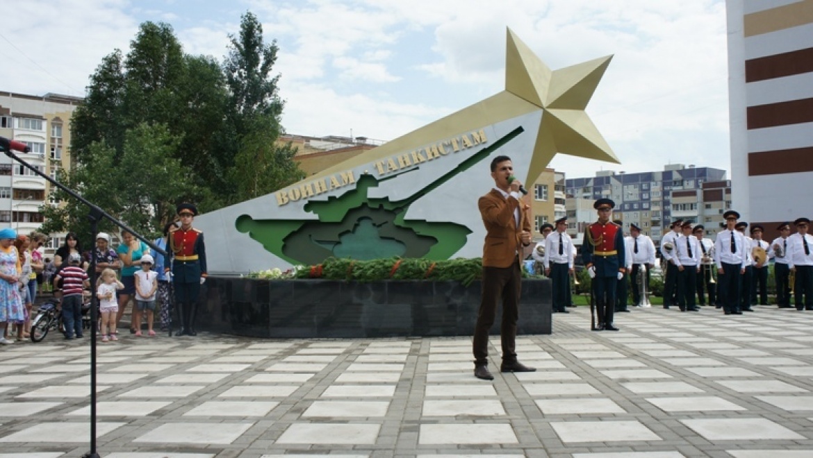 В Советском районе Казани открылся монумент воинам-танкистам