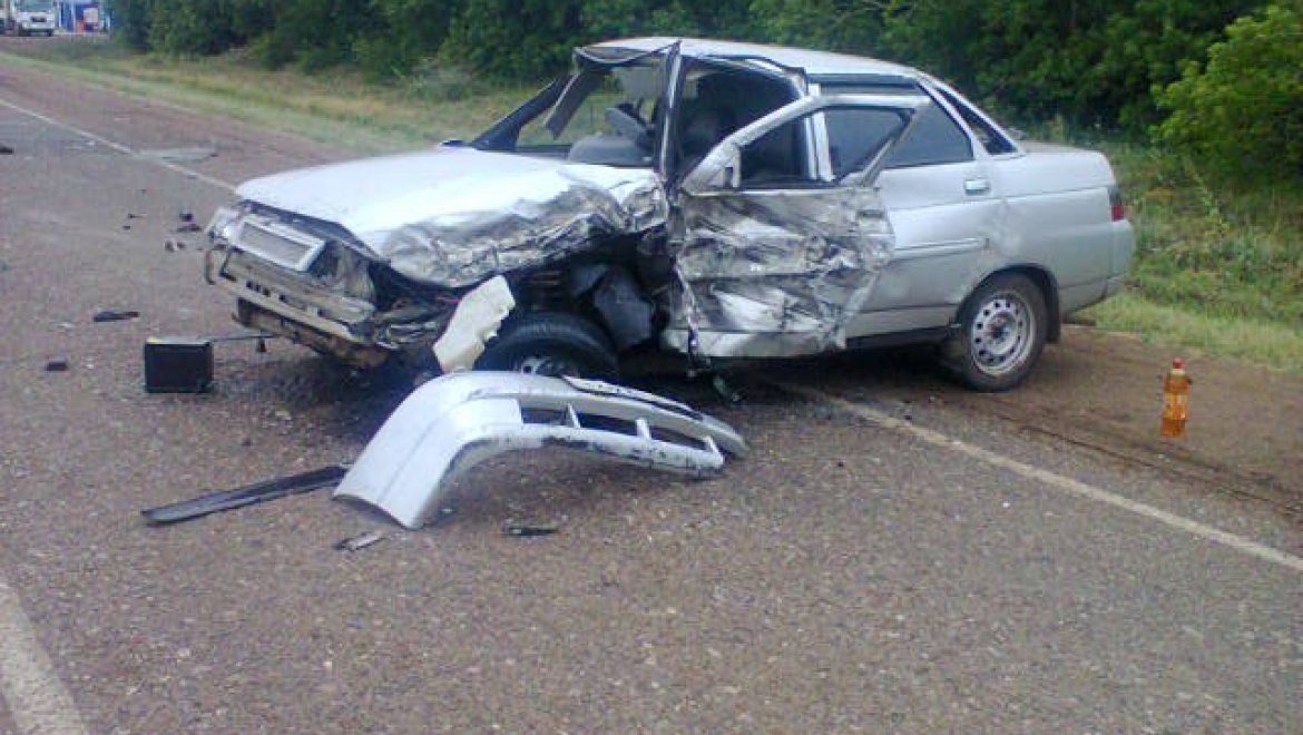 Водитель "десятки" в коме после встречи с "КАМАЗом"