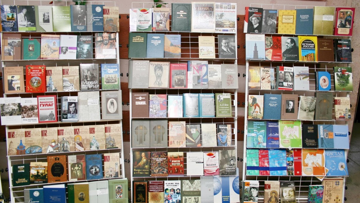 Оренбургские библиотеки получат большой книжный груз