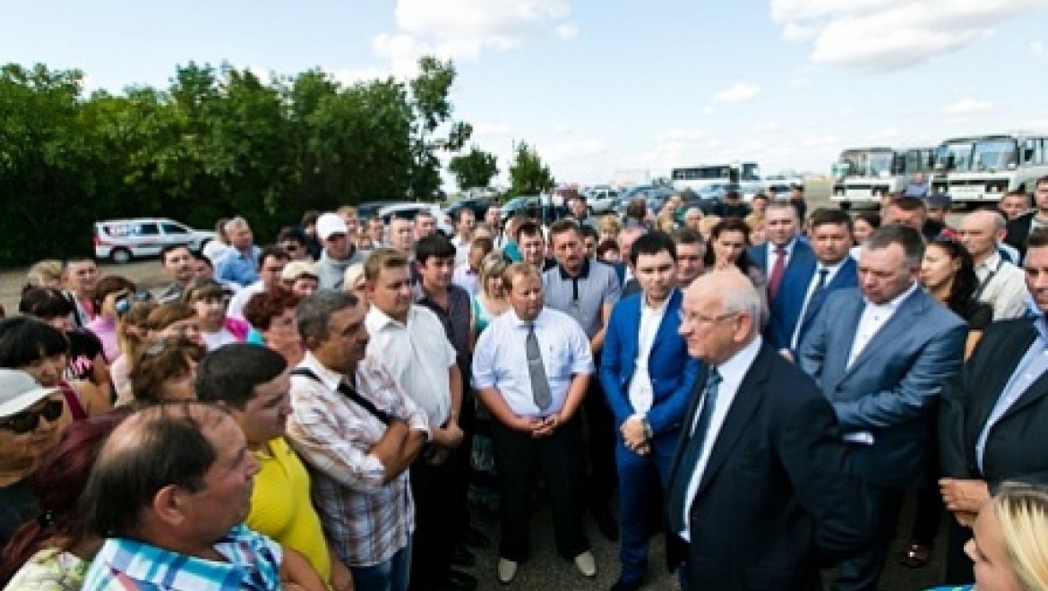 Губернатор Юрий Берг лично приехал на встречу с жителями поселка Железнодорожный разъезд №20