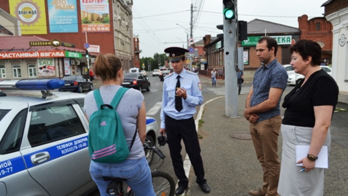 «Осторожно, пешеход! Внимание, велосипедист!»: на дорогах города прошло профмероприятие