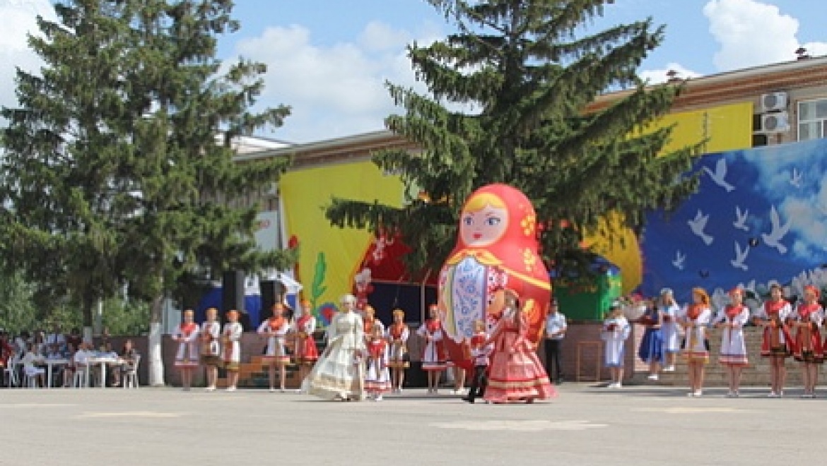 Праздник мордовской культуры и второй фестиваль чая и меда собрали сотни гостей