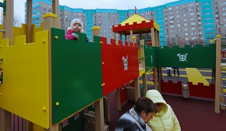 Пустырь на Липовой превратился в огромную современную детскую площадку